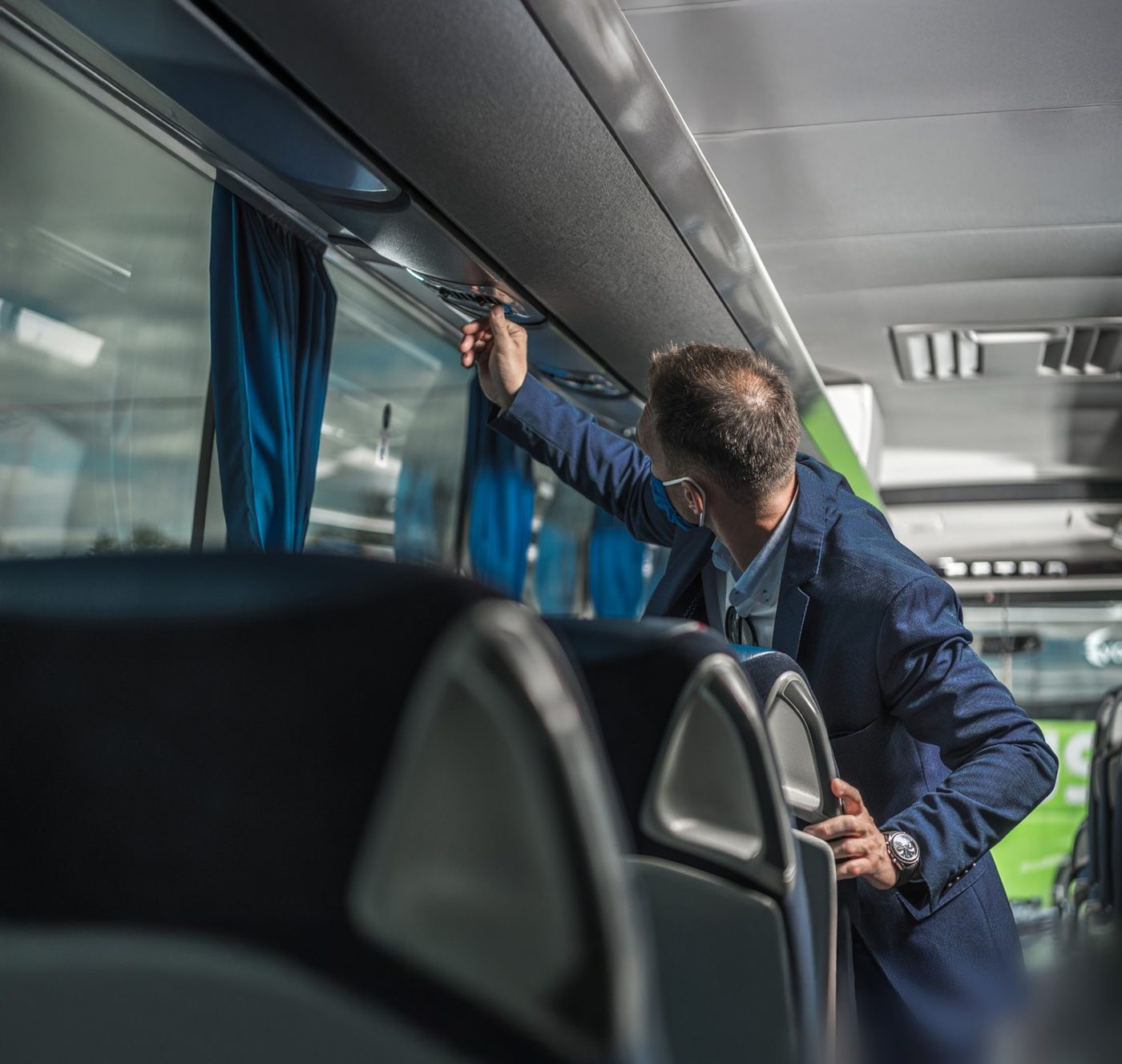 Interior de un autocar de transporte
